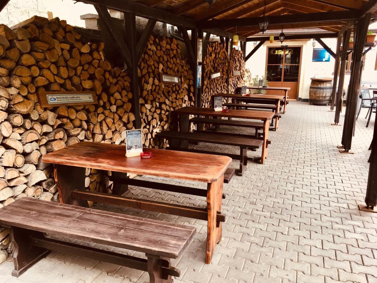 Restaurant A Penzion Pod Draci Skalou Karlstejn Exterior photo