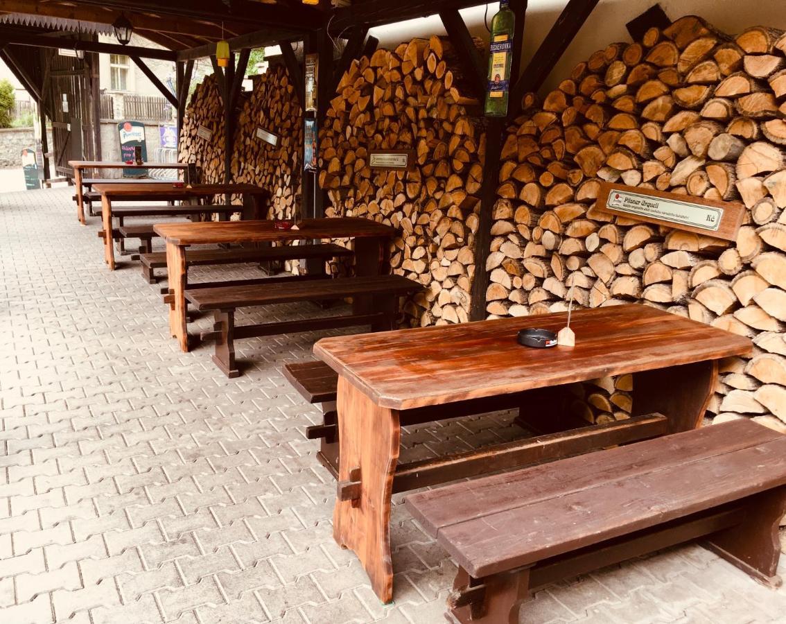 Restaurant A Penzion Pod Draci Skalou Karlstejn Exterior photo
