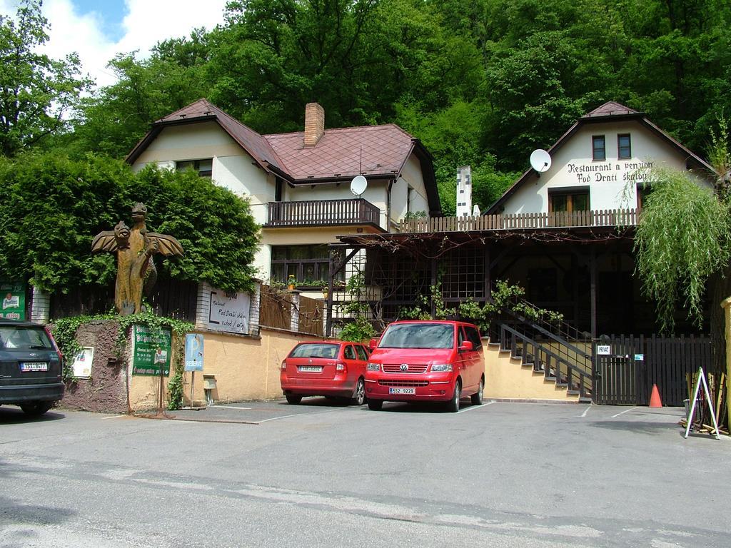 Restaurant A Penzion Pod Draci Skalou Karlstejn Exterior photo